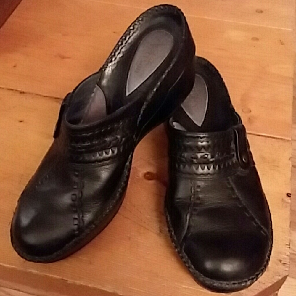 Clarks Black Leather Artisan Clogs